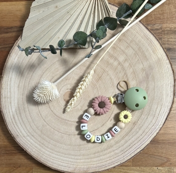 Schnullerkette Silikon *Flowers blush-pastellgelb* mit Namen