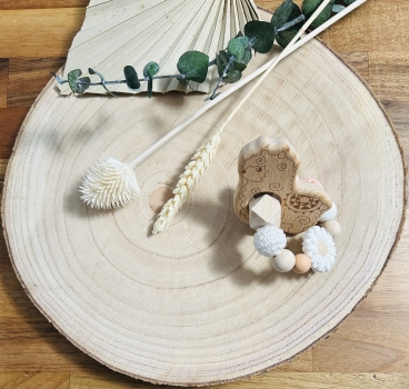 Greifling Naturholz *Lama weiss-pfirsich* ohne Namen