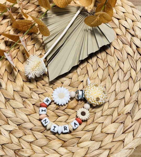 Schnullerkette Silikon *Leo & Flowers weiss-marroni* mit Namen