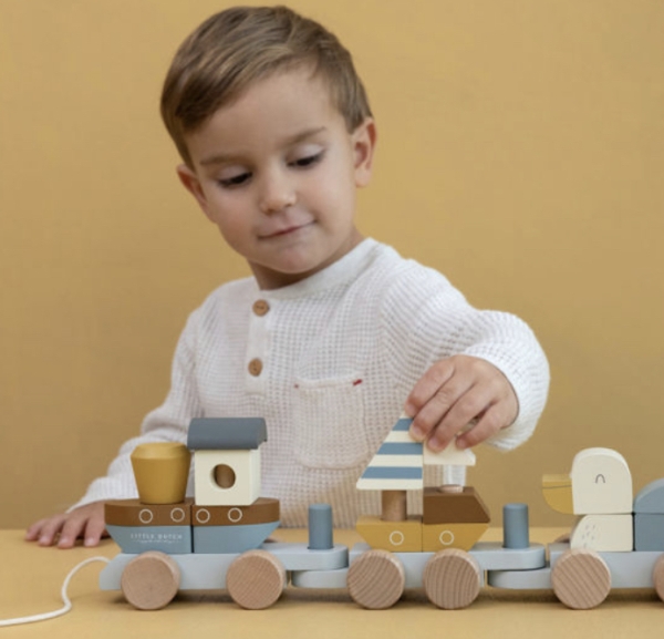 Holz Eisenbahn mit Steck-Formen Segelboot-Möwe von Little Dutch FSC