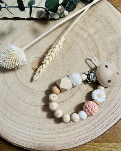 Schnullerkette Naturholz *Flower & Häkelperle weiss-pfirsich* mit Namen